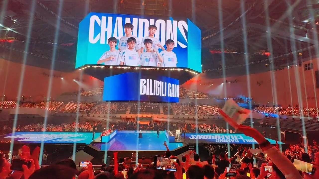 包含世界聚焦！LPL赛事全球收视创新高的词条