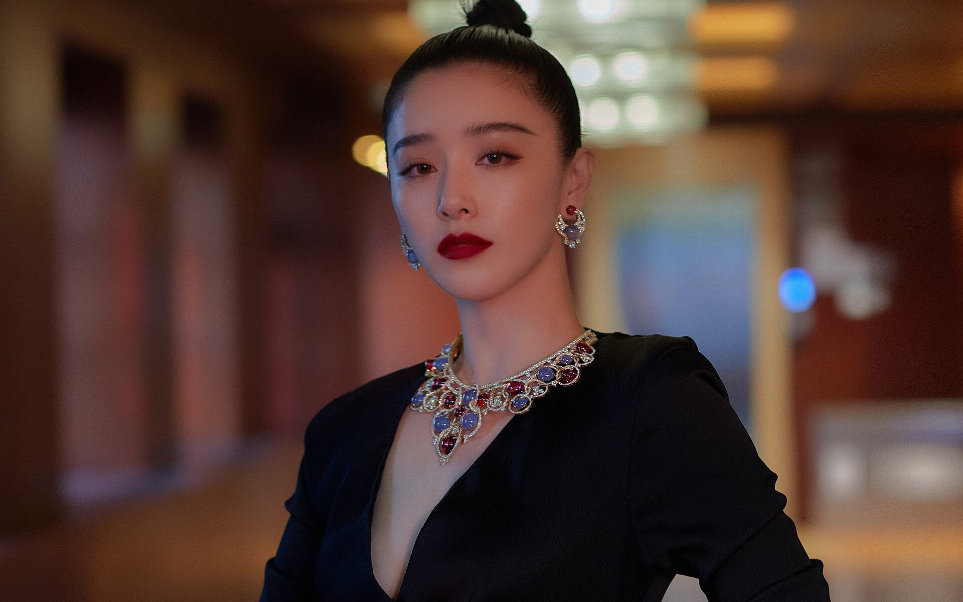 王座易主,福克斯单骑叫阵恩比德